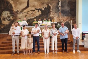 Krštenje četvrtog i petog djeteta obitelji Baraban